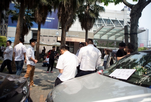 上海專車司機(jī)圍堵總部 上海專車司機(jī)圍堵總部