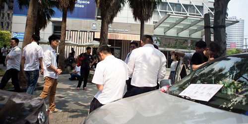 上海專車司機(jī)圍堵總部 上海專車司機(jī)圍堵總部