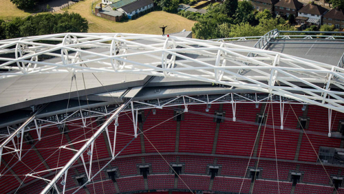 英國(guó)恐高癥小伙登頂134米溫布利球場(chǎng) 英國(guó)恐高癥小伙登頂134米溫布利球場(chǎng)