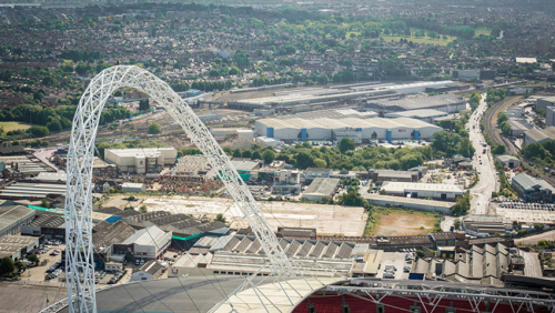 英國(guó)恐高癥小伙登頂134米溫布利球場(chǎng) 英國(guó)恐高癥小伙登頂134米溫布利球場(chǎng)