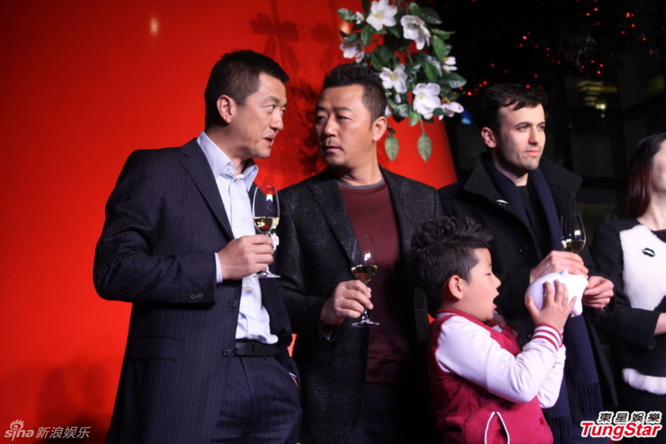 李亞鵬、郭濤父子相活動(dòng)