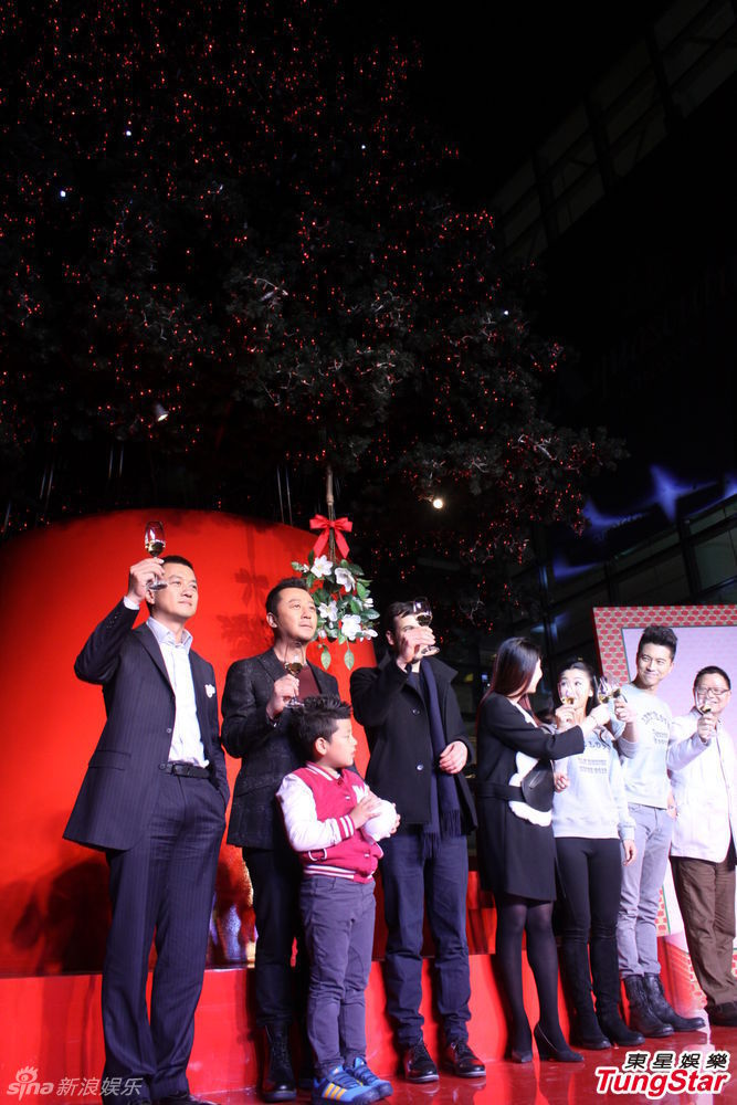 李亞鵬、郭濤父子相活動(dòng)