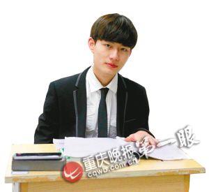 穿上正裝的女生更優(yōu)雅成熟了；男生常常被女生夸獎長得帥。