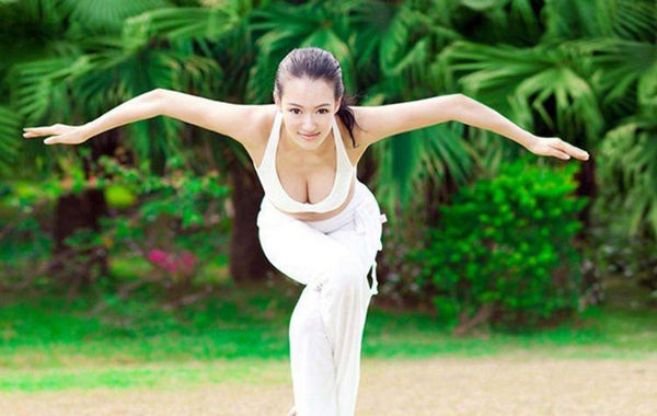 　圖為瑜伽教母性感寫真。