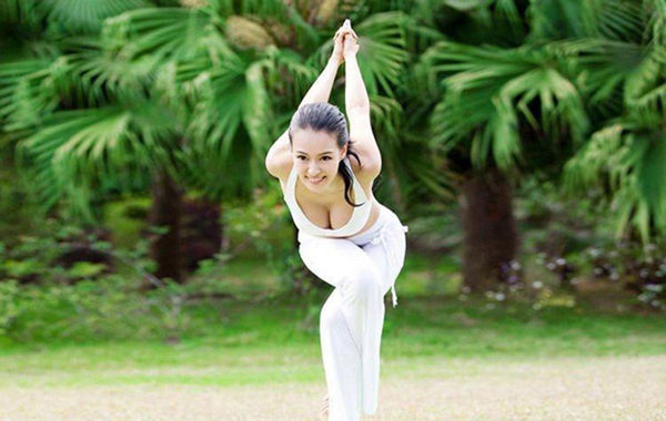 圖為瑜伽教母性感寫真。