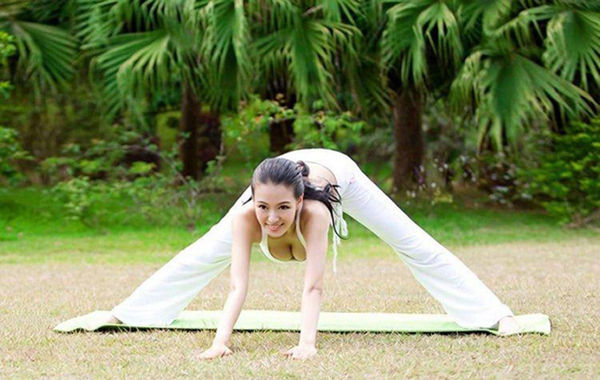 圖為瑜伽教母性感寫真。