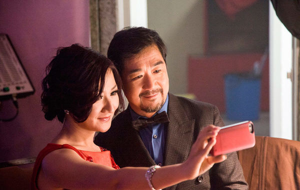 在主持晚會期間，張國立還與同場的女主持自拍合影。