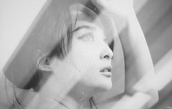 蔣勤勤吊帶美照。