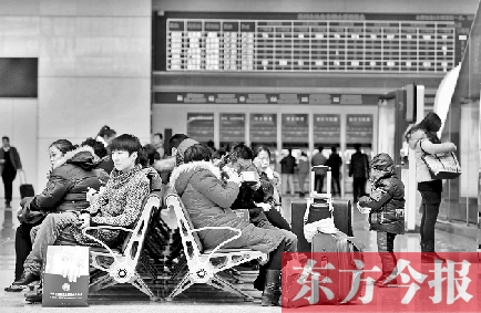 昨日，受天氣影響，多趟途經(jīng)和到達鄭州的高鐵晚點