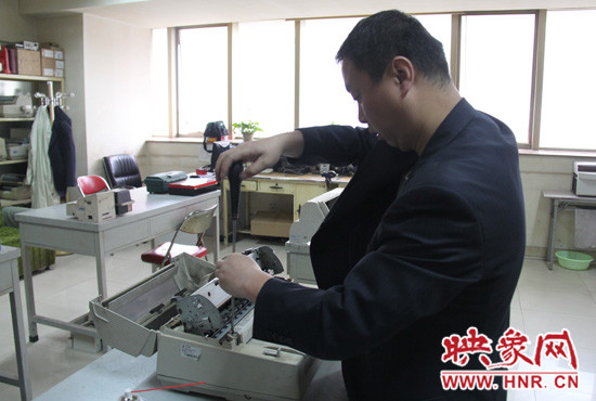 現(xiàn)在的陸涌經(jīng)常被同事成為“治療疑難雜癥的行家”、“大神”