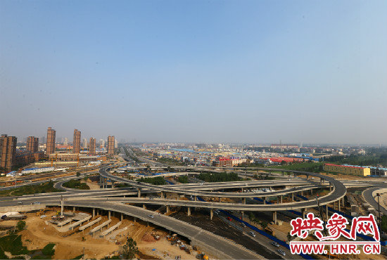 中州大道與南三環(huán)相接的立交橋，預計明年將建成通車。
