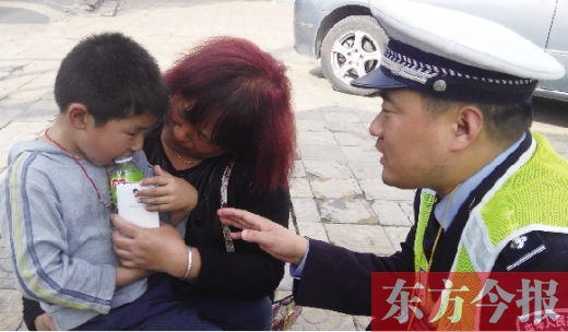 昨日，5歲的男孩獲救后，向民警講述被拐經(jīng)過。