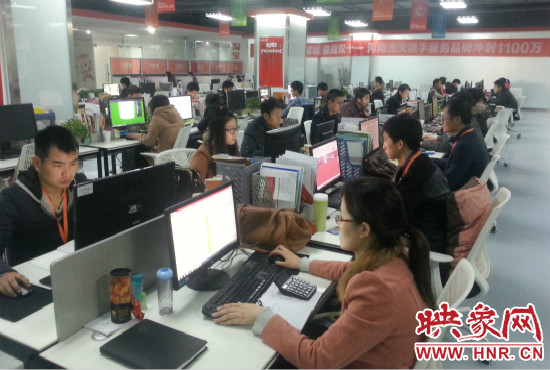 河南省電子商務(wù)產(chǎn)業(yè)園里，電商運營商河南杰夫成交3500萬元，其中淘寶河南館占了七成。