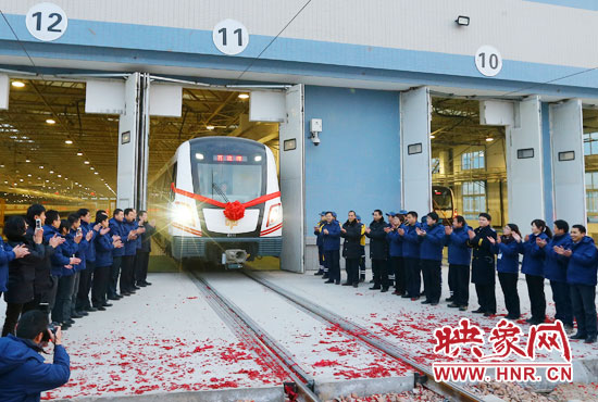 2013年12月28日鄭州地鐵第一班車發(fā)車。