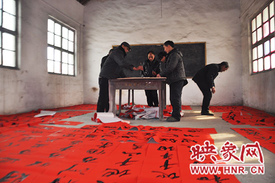 目前已經(jīng)書寫了超過一萬幅春聯(lián)。