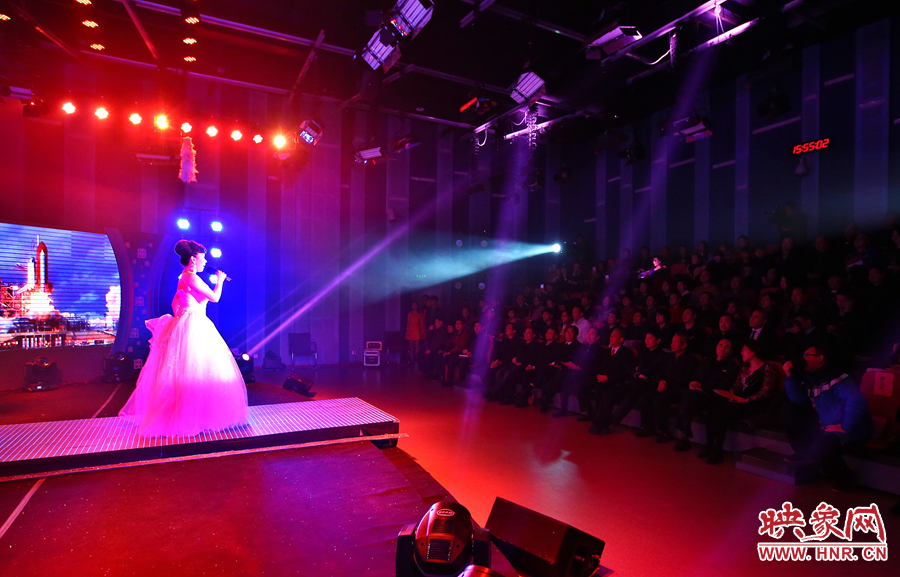 詩歌朗誦會(huì)現(xiàn)場(chǎng)。