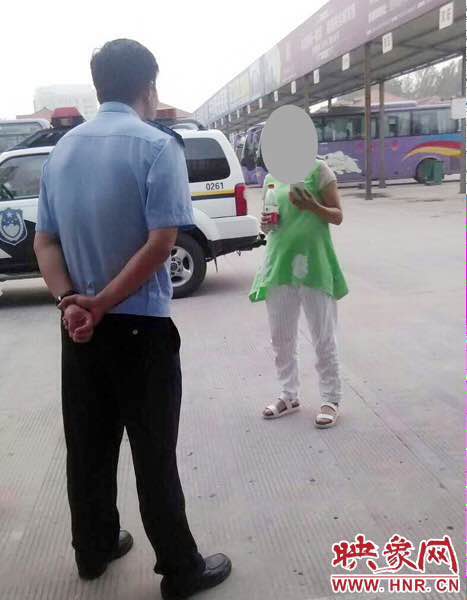 民警把這名女子送到了蘭考汽車站，給她買了回老家濮陽的車票