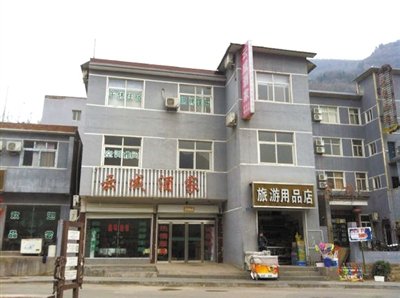 今年，胡萬林涉嫌非法行醫(yī)的地點，就在這座農(nóng)家賓館內(nèi)。