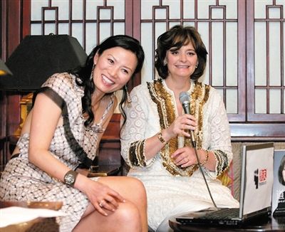 英國《每日郵報》刊發(fā)了一張鄧文迪曾幫助布萊爾夫人在中國推銷其自傳的圖片。