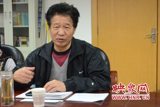 河南省委宣傳部網(wǎng)宣處劉國明處長主持研討會(huì)