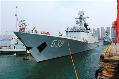 中國(guó)導(dǎo)彈護(hù)衛(wèi)艦煙臺(tái)艦——滿(mǎn)載排水量4000余噸，艦長(zhǎng)134.1米，艦寬16米，是我國(guó)自主設(shè)計(jì)、研制的