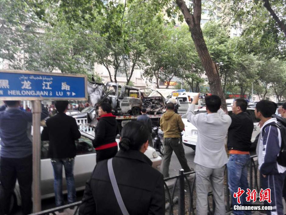 自治區(qū)和烏魯木齊市有關(guān)部門(mén)迅速處置，傷員已全部送往醫(yī)院救治。