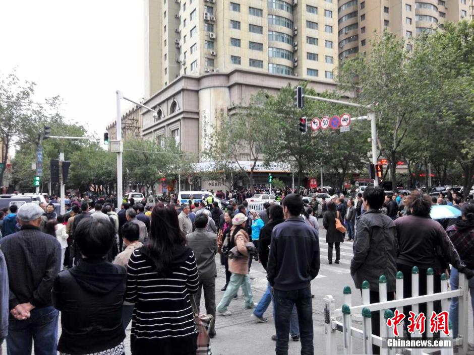 自治區(qū)和烏魯木齊市有關(guān)部門(mén)迅速處置，傷員已全部送往醫(yī)院救治。