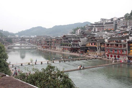 鳳凰古城以被吐槽七次高居最想吐槽榜榜首，而這七次吐槽全部來自在鳳凰古城隨機采訪的10名游客中。