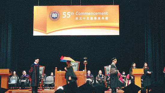 浸會(huì)大學(xué)校長(zhǎng)陳新滋拒絕為支持占中者頒發(fā)畢業(yè)證 浸會(huì)大學(xué)校長(zhǎng)陳新滋拒絕為支持占中者頒發(fā)畢業(yè)證