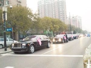 豪華婚禮車隊。(網(wǎng)友供圖)