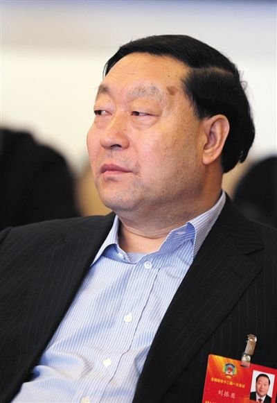 政協(xié)委員、國家電網(wǎng)公司董事長劉振亞說，原來其工資超過100萬，現(xiàn)在他是公司里降薪最多的。圖/CFP