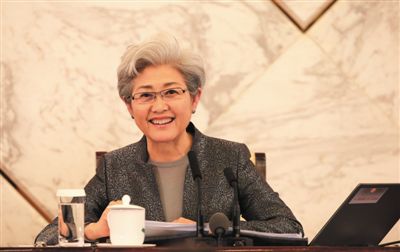 3月4日，十二屆全國人大三次會議在人民大會堂舉行新聞發(fā)布會，大會發(fā)言人傅瑩回答中外記者的提問。
