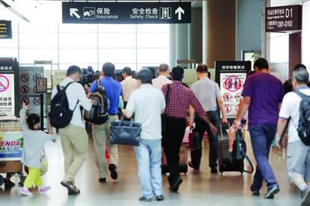 近期乘飛機應留足更多的時間以免誤機。/晨報記者 殷立勤