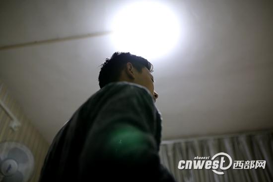 2013年2月份，17歲的林波在陜西省疾控中心拿到HIV確診報告。