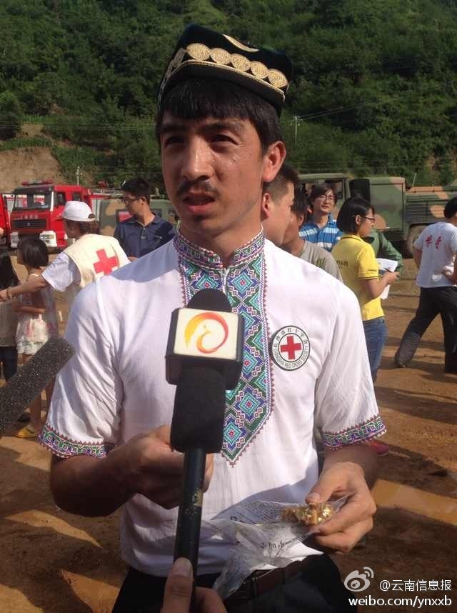 “切糕王子”阿迪力帶著他1萬斤的切糕自長沙抵達了龍頭山鎮(zhèn)。