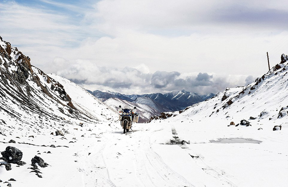 圖為塔吉克斯坦4600米高的山峰上。（網(wǎng)頁(yè)截圖）