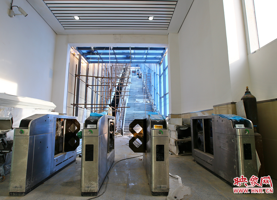 鄭開城際鐵路的進站閘機口 鄭開城際鐵路的進站閘機口