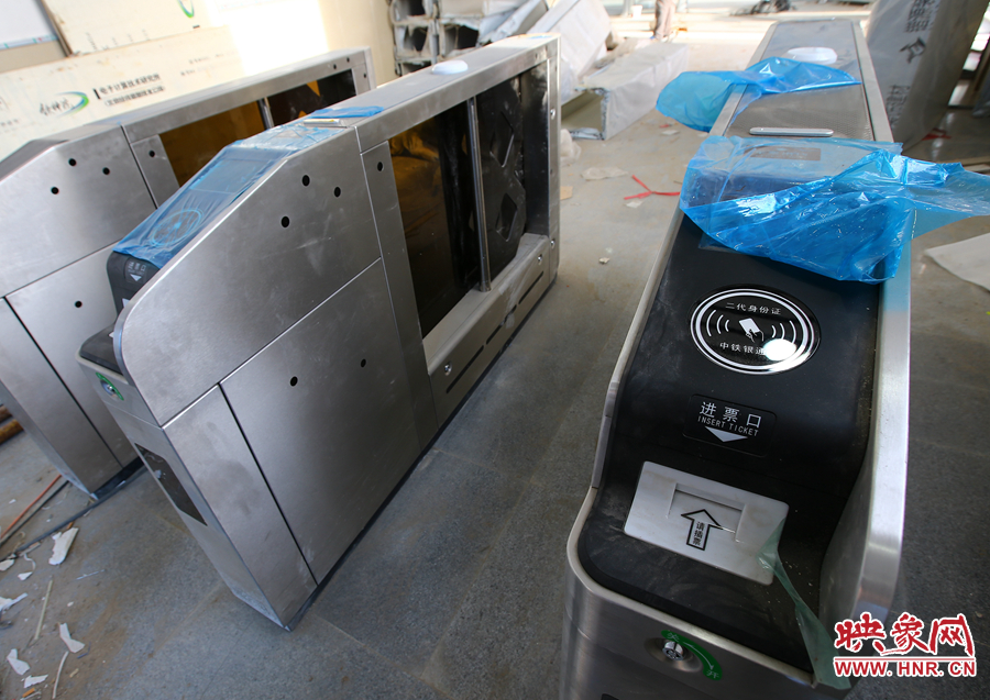 進站閘機上有二代身份證感應區(qū)域 進站閘機上有二代身份證感應區(qū)域