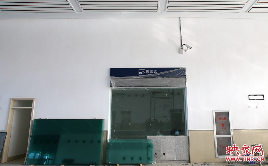 站內的售票窗口 站內的售票窗口