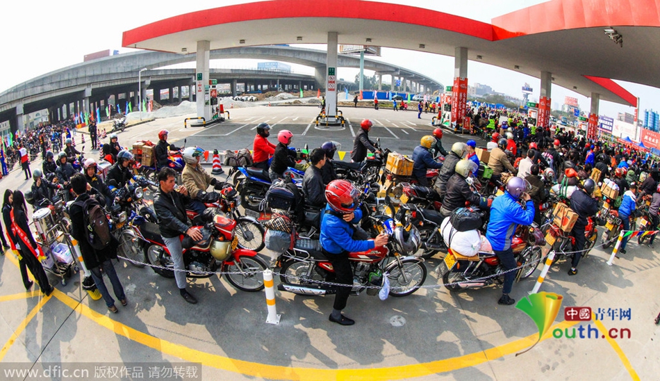 今年廣東、廣西兩省共193座中石化油站將為返鄉(xiāng)車主提供“6+X”免費(fèi)服務(wù)，并將為1萬(wàn)名“返鄉(xiāng)摩騎”免