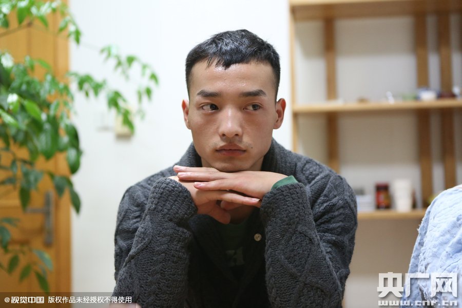網(wǎng)絡(luò)紅人葉良辰現(xiàn)身浙江臺州，接受記者的專訪。