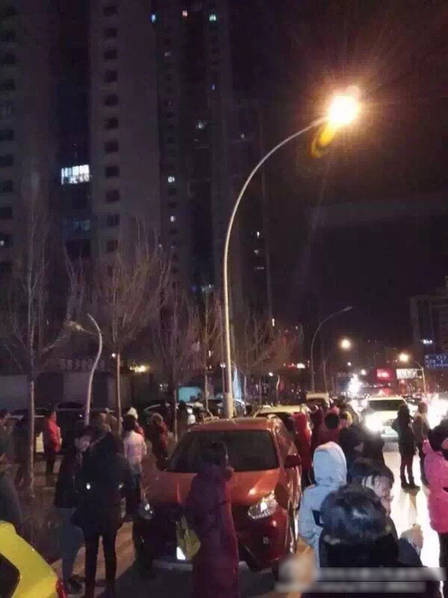 青海門源6.4級地震 市民攬被子避震 青海門源6.4級地震 市民攬被子避震