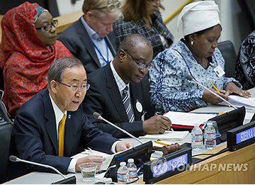 為應(yīng)對(duì)埃博拉疫情，秘書長潘基文主持召開高級(jí)別會(huì)議。