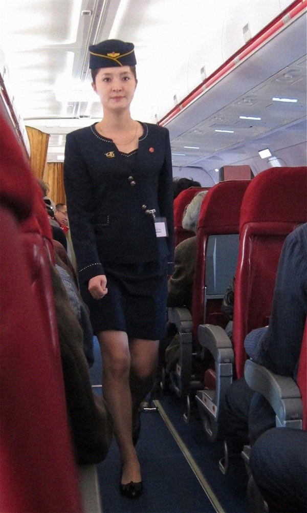 朝鮮領(lǐng)導(dǎo)人金正恩最近下令國營高麗航空的女空服員改穿比較短、比較緊的裙子。