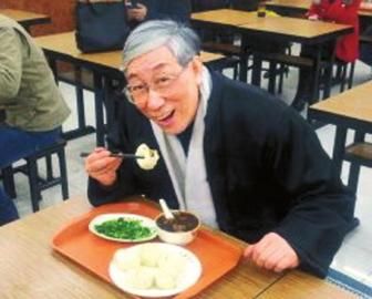 吳頌今到慶豐包子鋪找靈感。