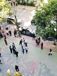 市民提供給賀偉的事發(fā)時(shí)雙方?jīng)_突照片。