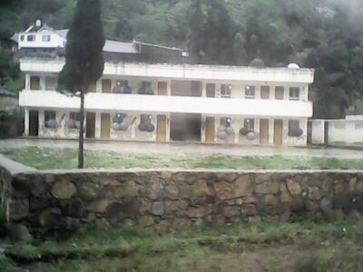 昨日，貴州畢節(jié)某小學(xué)，只有二、四、六三個(gè)年級(jí)，四年級(jí)學(xué)生30多名。讀者供圖