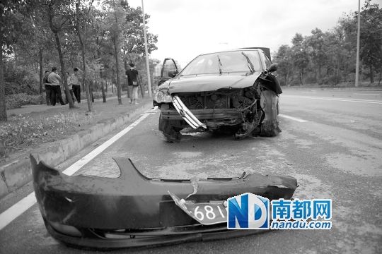 男子搶的比亞迪轎車(chē)車(chē)頭損毀嚴(yán)重。