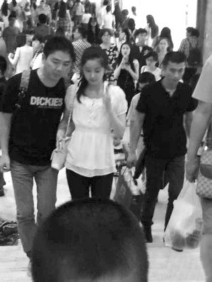 兩人在地下通道內(nèi) 網(wǎng)絡(luò)圖片 兩人在地下通道內(nèi) 網(wǎng)絡(luò)圖片