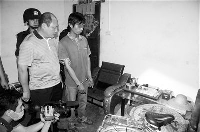 今年8月，我國內(nèi)地發(fā)生多起單身女性乘坐“黑車”后慘遭車主殺害的案件，被網(wǎng)友稱為“黑色8月”。